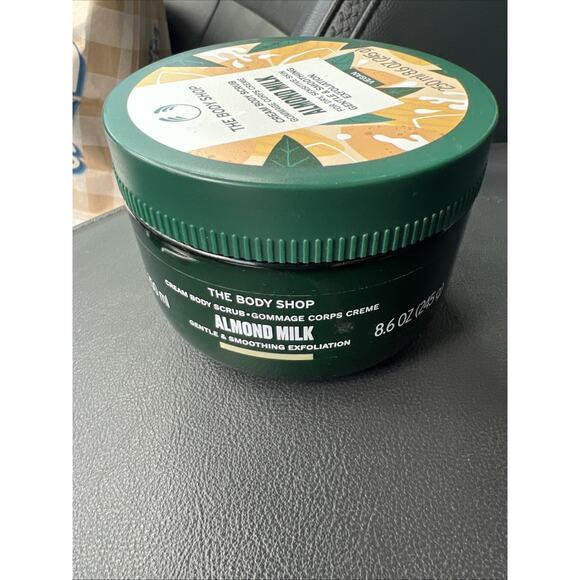 The Body Shop Almond Milk Body Scrub 240ml 8.2oz - Picture 4 of 6